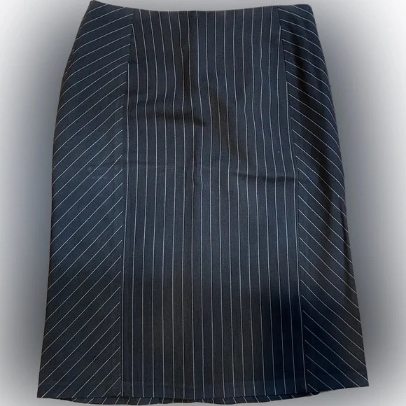 Apostrophe skirt suit - Picture 3 of 4